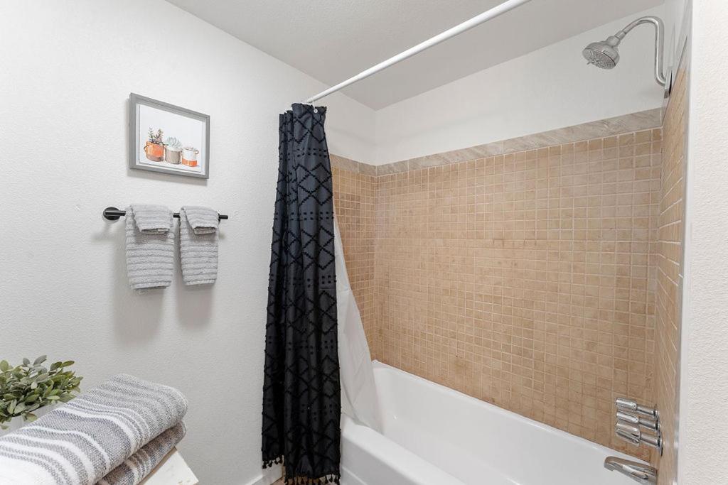 Cozy Stylish Home In The Heart Of Jt Village Joshua Tree Luaran gambar