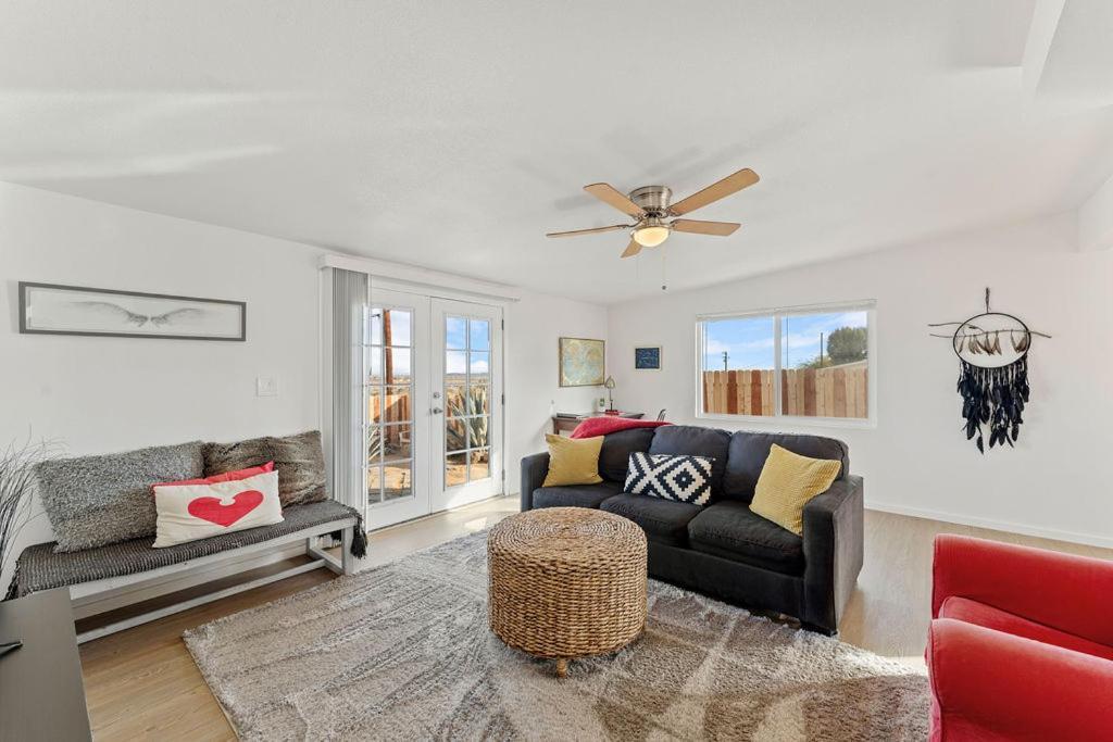 Cozy Stylish Home In The Heart Of Jt Village Joshua Tree Luaran gambar