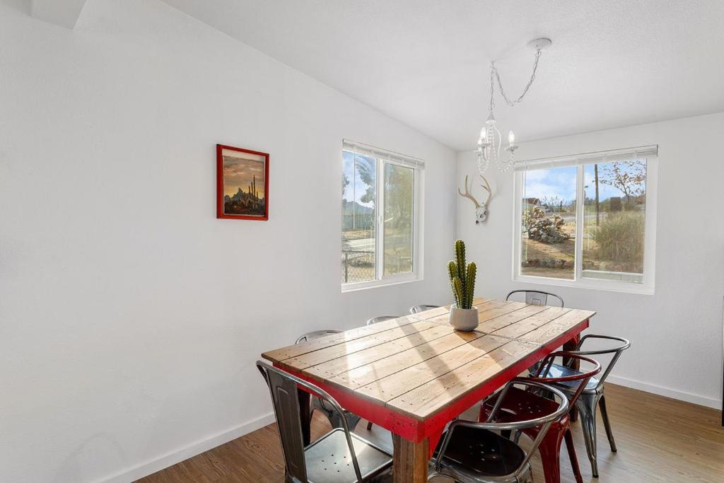 Cozy Stylish Home In The Heart Of Jt Village Joshua Tree Luaran gambar