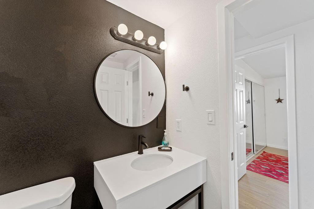 Cozy Stylish Home In The Heart Of Jt Village Joshua Tree Luaran gambar