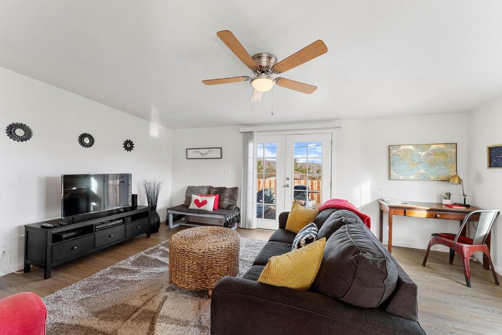 Cozy Stylish Home In The Heart Of Jt Village Joshua Tree Luaran gambar