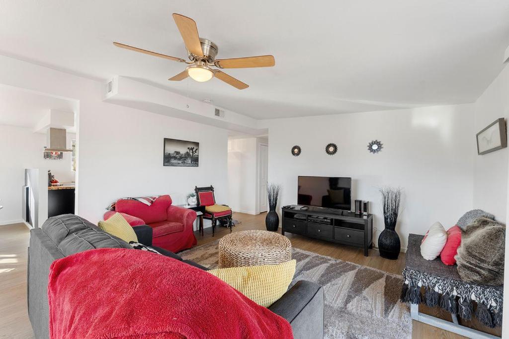 Cozy Stylish Home In The Heart Of Jt Village Joshua Tree Luaran gambar