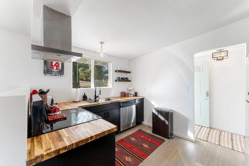 Cozy Stylish Home In The Heart Of Jt Village Joshua Tree Luaran gambar